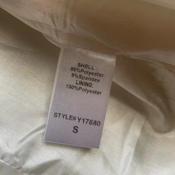 DO+BE cropped open blazer in off white/cream color. Size Small - Picture 5 of 7